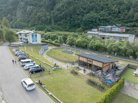 Garden, Cycling, Lake view