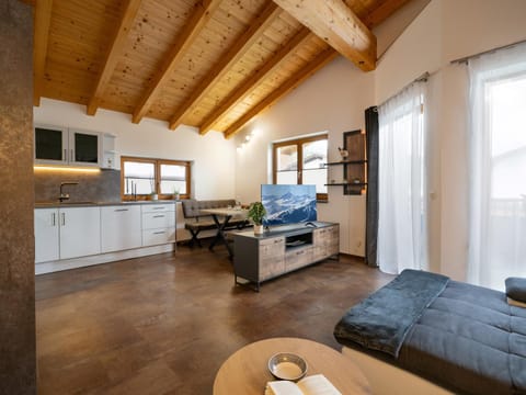 Kitchen or kitchenette, Seating area, Dining area