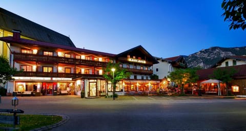 Property building, Facade/entrance, Night