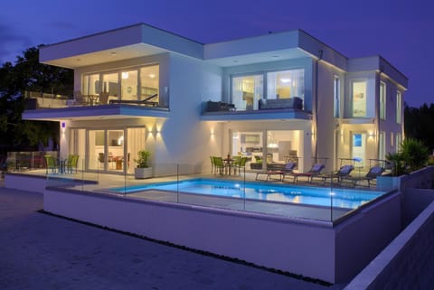 Property building, Swimming pool, Swimming pool