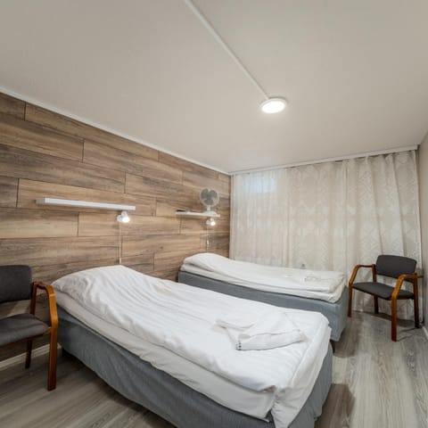 Bed, Photo of the whole room, towels