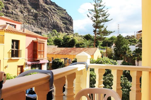 Balcony/Terrace, Garden view, Mountain view
