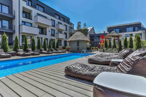 Swimming pool, Swimming pool