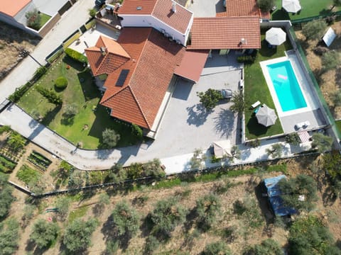 Property building, Bird's eye view, Garden, Pool view, Swimming pool