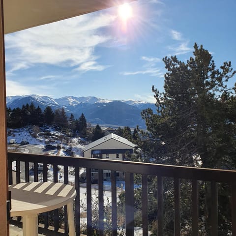 Balcony/Terrace, Mountain view