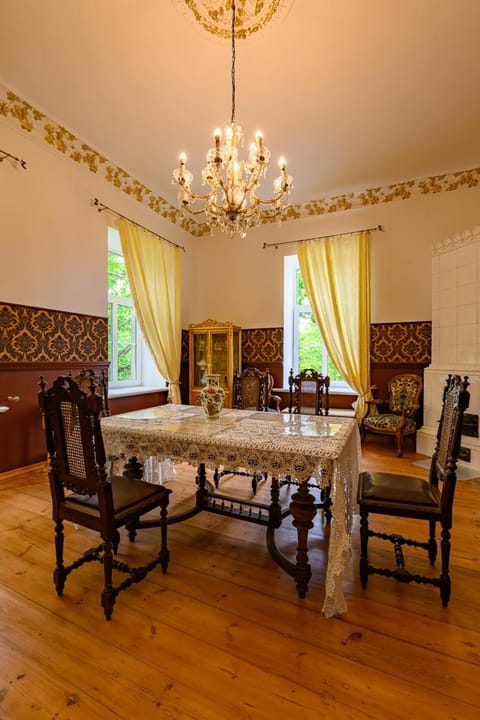 Living room, Photo of the whole room, Seating area, Dining area