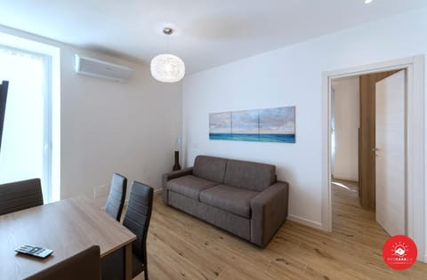 TV and multimedia, Living room, Seating area, Dining area, air conditioner