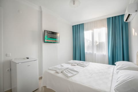 TV and multimedia, Bedroom, minibar, safe, towels, wardrobe, air conditioner