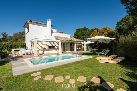 Property building, Patio, Spring, Day, Natural landscape, Garden, Garden view, Pool view, Swimming pool, sunbed