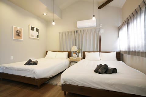 Bed, People, Bedroom, Family