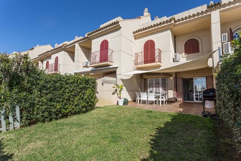 Property building, Patio, Garden, Balcony/Terrace, Garden view