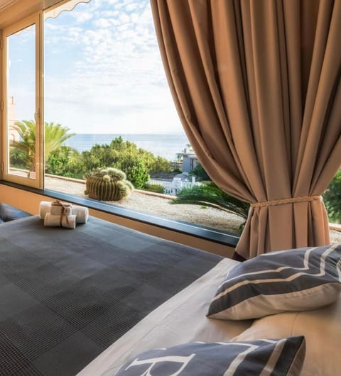 Bed, View (from property/room), Balcony/Terrace, Photo of the whole room, Bedroom, Sea view, towels