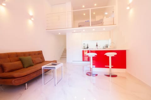Kitchen or kitchenette, Living room, Seating area, Dining area
