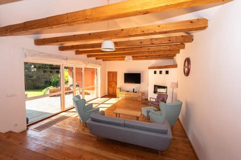 Communal lounge/ TV room, Balcony/Terrace