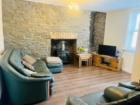 Rj s house Apartment in Wales