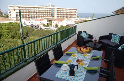 Balcony/Terrace, Family