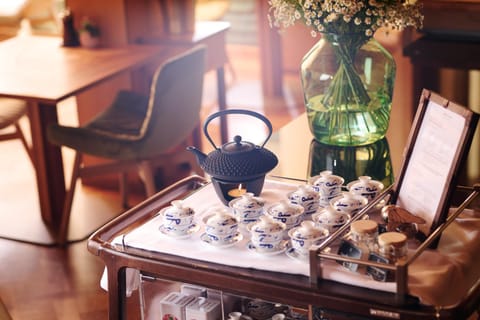 Restaurant/places to eat, Coffee/tea facilities