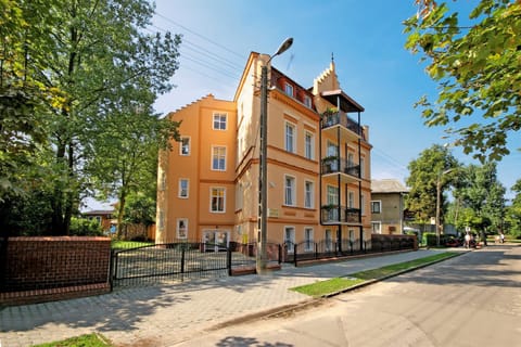 Property building, Neighbourhood
