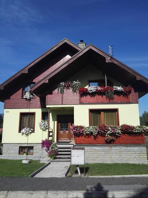 Facade/entrance, Off site