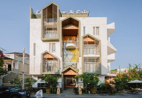 Property building, Street view, Parking
