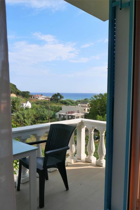 Day, Natural landscape, Summer, View (from property/room), Balcony/Terrace, Dining area, Lake view, Mountain view, Sea view, pet friendly