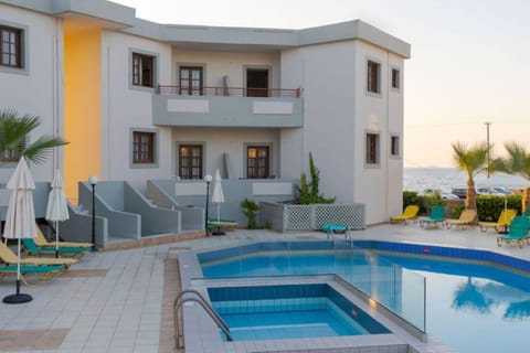 Property building, Sea view, Swimming pool