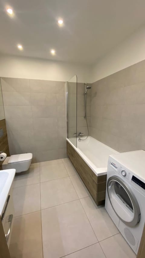 Shower, Toilet, Bathroom, Bath, towels, washing machine, dryer