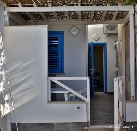 Facade/entrance, Sea view