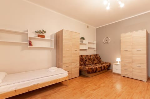 Bed, Seating area, Bedroom, wardrobe