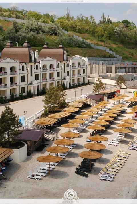 Bird's eye view, On site