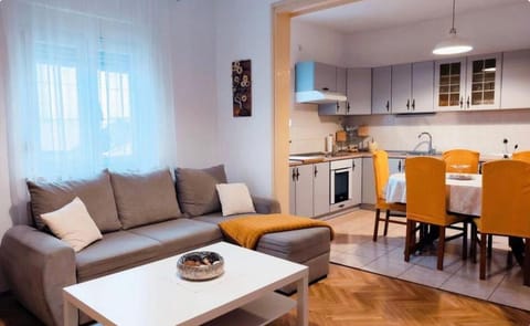 Apartment Jardin with free cowered parking House in Zadar
