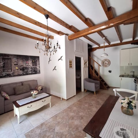 Living room, Photo of the whole room, Seating area