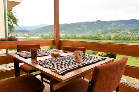 Holiday House by The Lake House in Montenegro