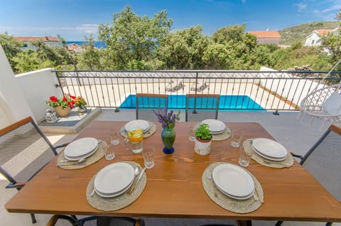 Balcony/Terrace, Swimming pool