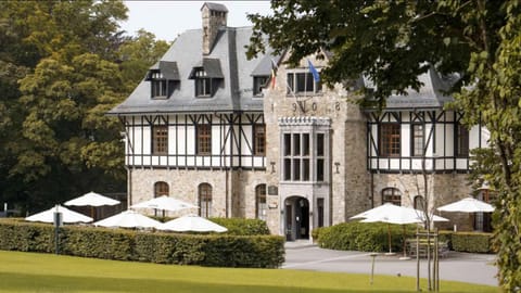 Property building, Restaurant/places to eat, Natural landscape, Garden