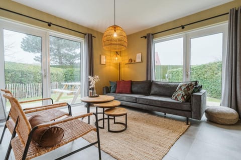 Mosselbank 93 - Noordzeepark Ouddorp, with private front and back garden near the beach - not for companies House in Ouddorp