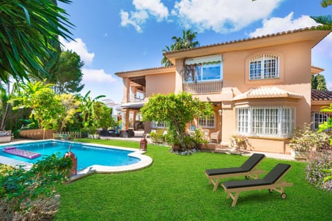 Property building, Garden, Swimming pool