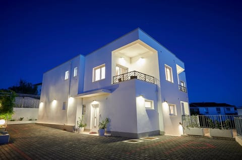 Apartmani Kelava Apartment in Okrug Gornji