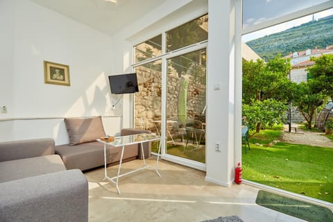 Spring, Seating area, Garden view