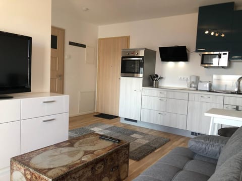 TV and multimedia, Living room, Seating area, kitchen