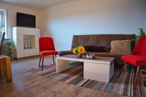 Photo of the whole room, Decorative detail, Decorative detail