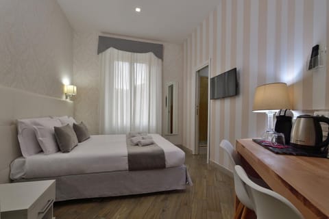 Bed, Coffee/tea facilities, Photo of the whole room, Bedroom