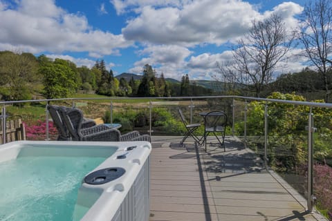 Spring, Natural landscape, Hot Tub, Mountain view, sunbed