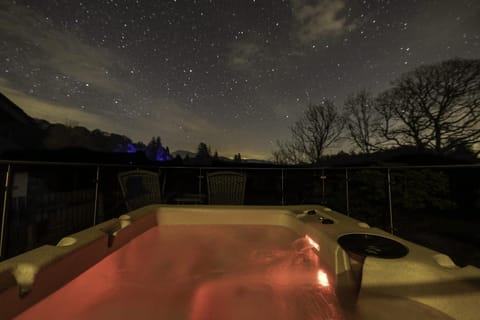 Night, Hot Tub, Mountain view