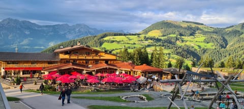 Property building, Restaurant/places to eat, Day, Natural landscape, Mountain view, group of guests