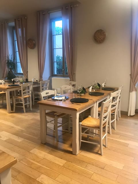 Restaurant/places to eat, Dining area