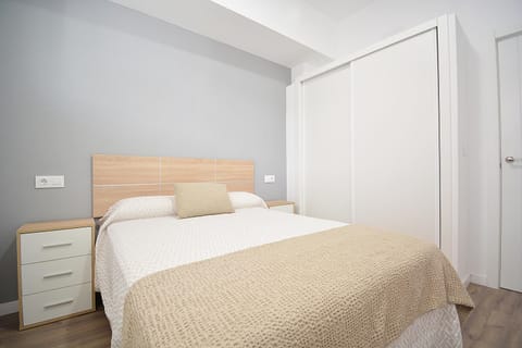 Bed, Photo of the whole room, Bedroom, wardrobe