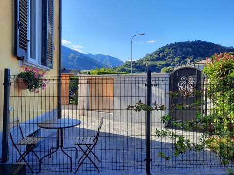 Patio, Day, Dining area, Mountain view