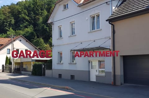 Property building, Facade/entrance, Neighbourhood, Street view, Parking