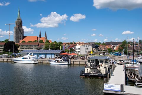 Nearby landmark, Neighbourhood, Bird's eye view